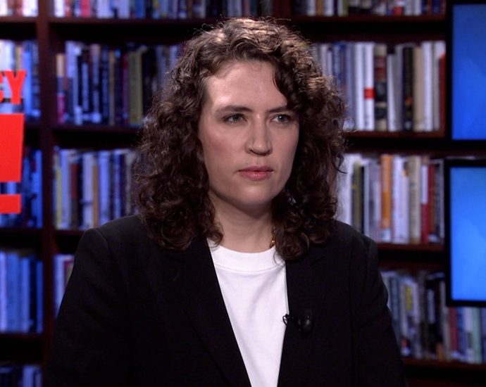 “anti-fascist-economics”:-isabella-weber-on-how-inequality-fuels-extremism-&-erodes-democracy