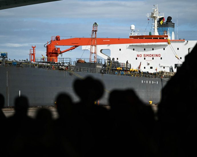 the-traitor-showcases-venezuelan-oil-as-he-seeks-to-rally-voters-in-texas