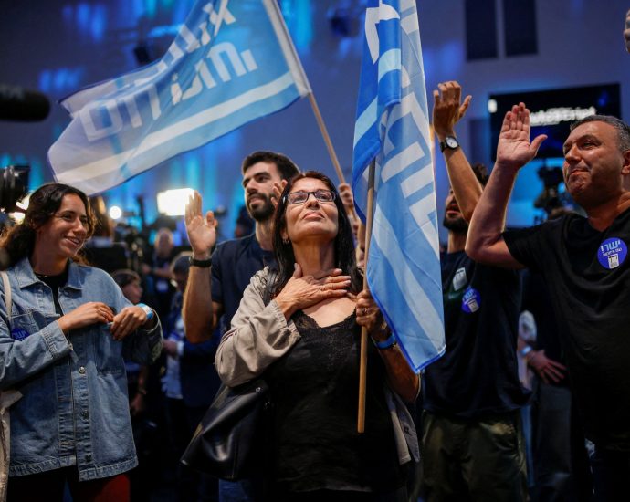 netanyahu,-eisenkot-camps-clash-over-israeli-election-projections