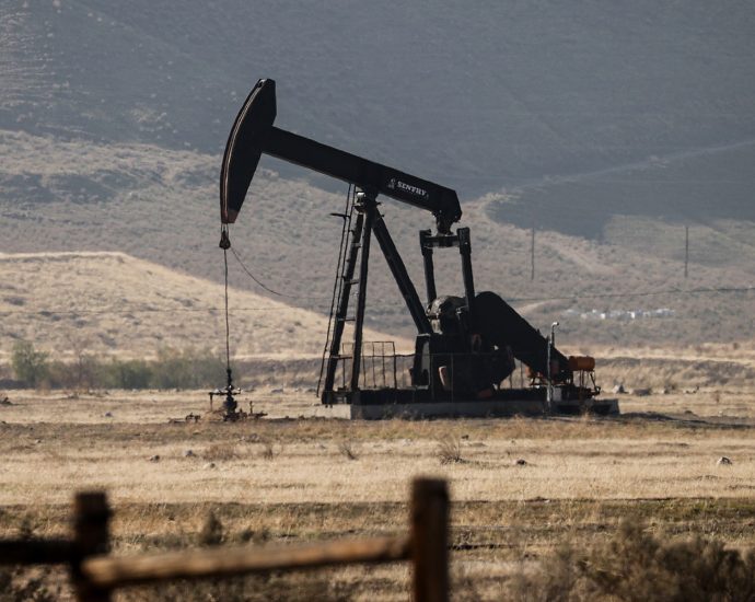 the-traitor-says-he’ll-roll-back-biden-era-methane-rules-for-oil-and-gas-companies