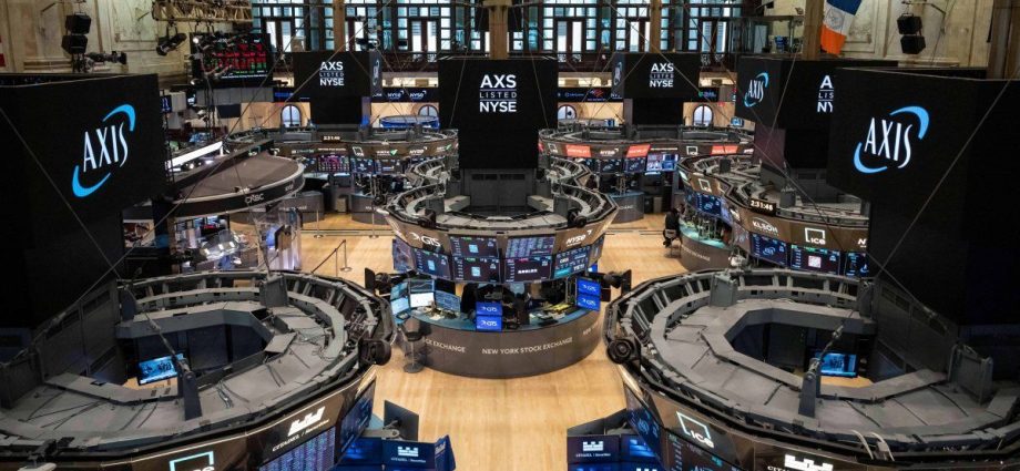 global-stock-markets-rise-as-investors-continue-to-bet-on-ai