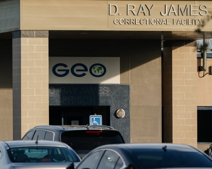 salvadoran-man-dies-at-a-georgia-ice-facility-amid-hunger-strike