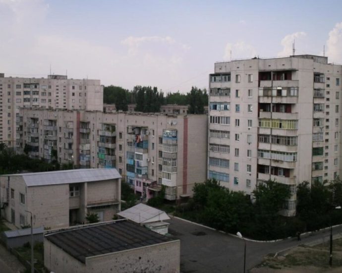 russia-replaces-ukrainians-with-russian-settlers-in-occupied-kherson-oblast;-only-10–20%-of-pre-war-population-remains,-ukraine-says