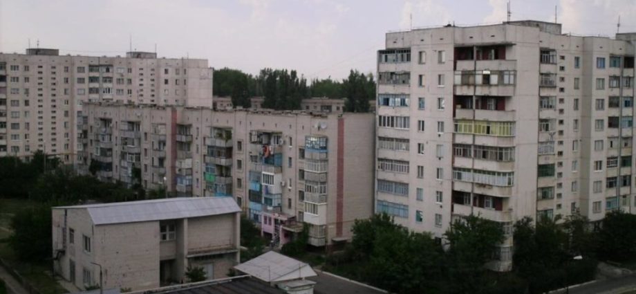 russia-replaces-ukrainians-with-russian-settlers-in-occupied-kherson-oblast;-only-10–20%-of-pre-war-population-remains,-ukraine-says