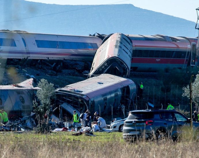 at-least-30-killed-in-high-speed-rail-collision-in-spain