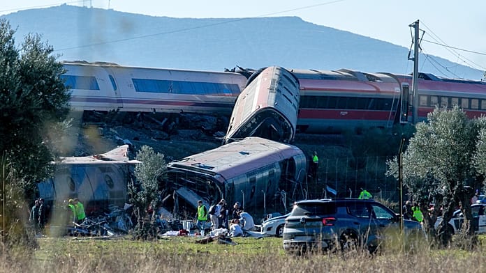 spain:-first-footage-reveals-wreckage-of-deadly-high-speed-train-crash
