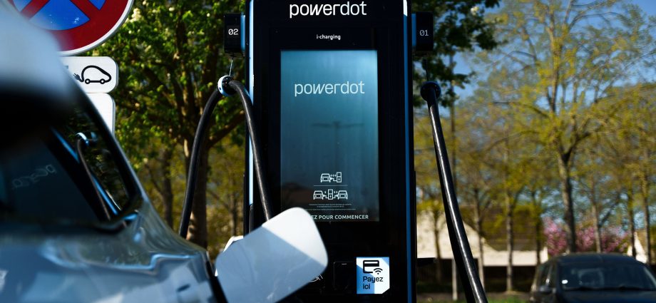 powerdot-and-hubject-bring-plug-&-charge-to-7,000-charge-points-in-europe
