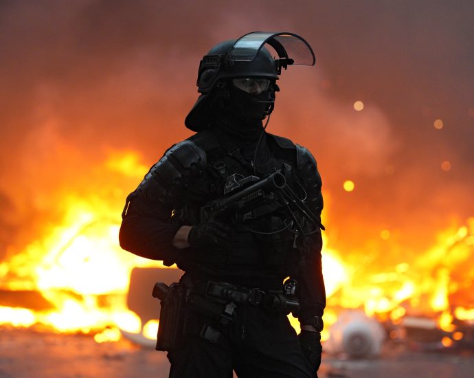 un-experts-sound-alarm-at-excessive-use-of-force-in-french-student-protests