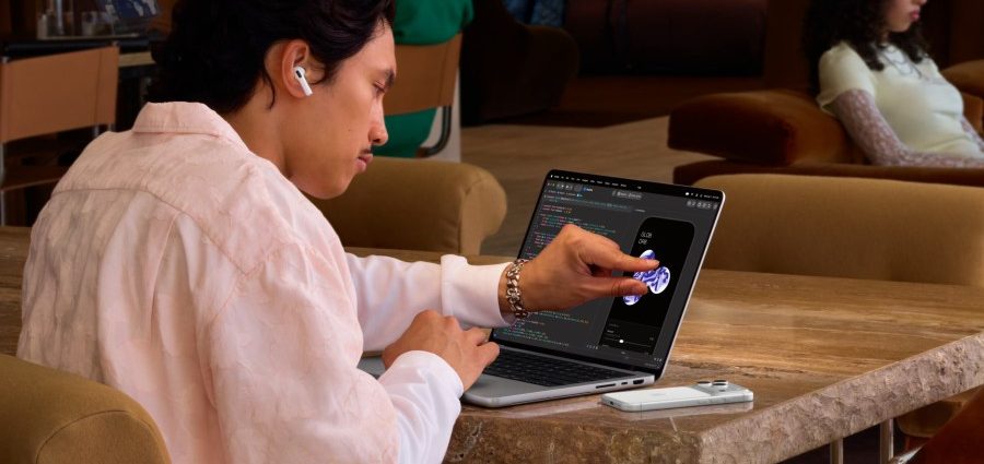 macbook-pro-gets-touchscreen-after-years-of-apple-saying-‘no’