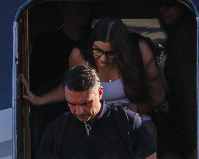 Flávio Bolsonaro Lands in Miami After Fleeing Brazil