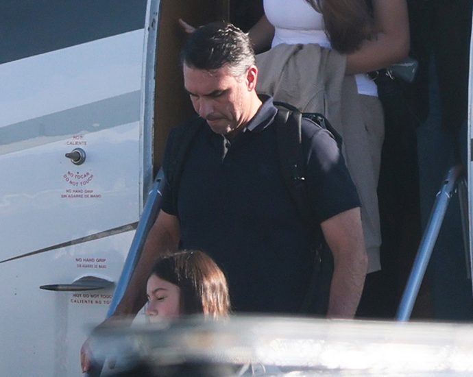 the-traitor-admin-embraces-fleeing-bolsonaro,-losing-brazilian-presidential-candidate