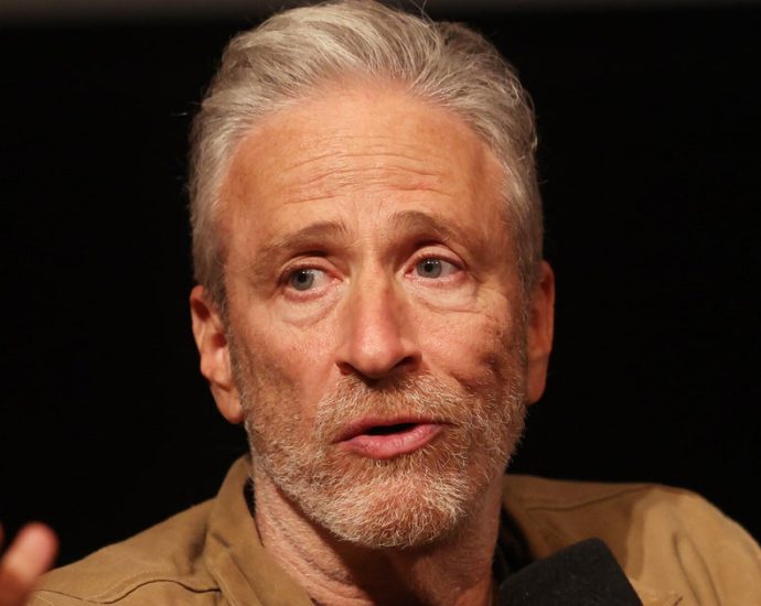 jon-stewart-issues-midterms-plea:-‘send-a-message-to-this-reckless-s**tshow’