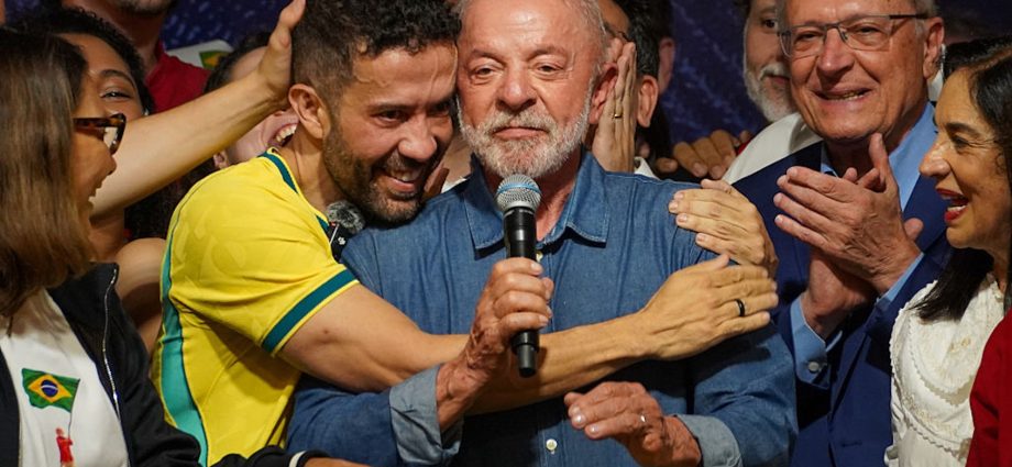 maga-influencers-use-brazil’s-election-to-sow-doubt-on-midterms