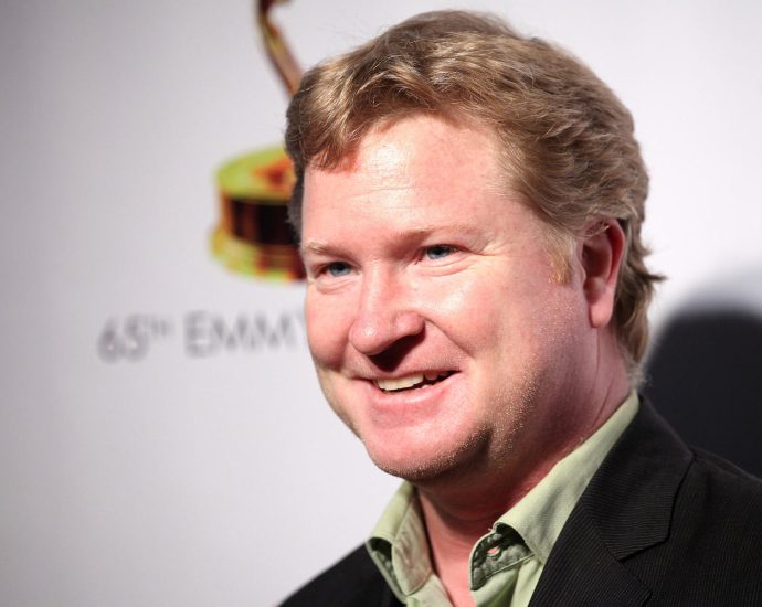 kevin-bleyer,-an-emmy-winning-‘daily-show’-writer,-killed-in-car-crash-at-54