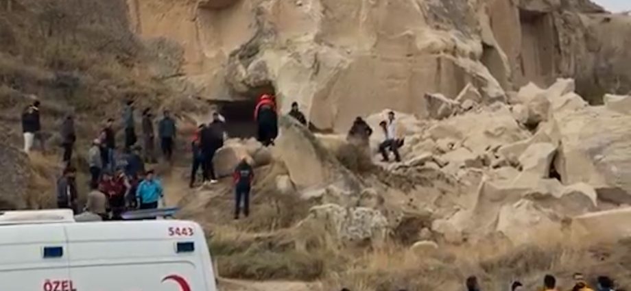 deadly-rock-collapse-at-famous-turkiye-tourist-site