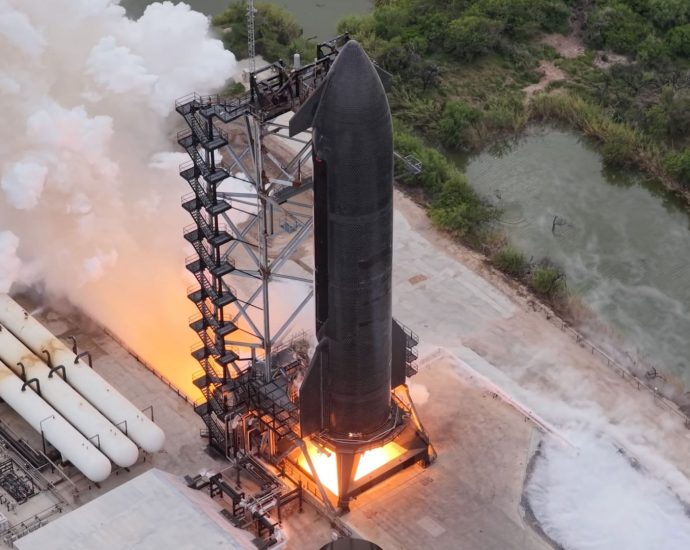 SpaceX fires up Starship upper stage ahead of landmark Flight 15 test launch (video)