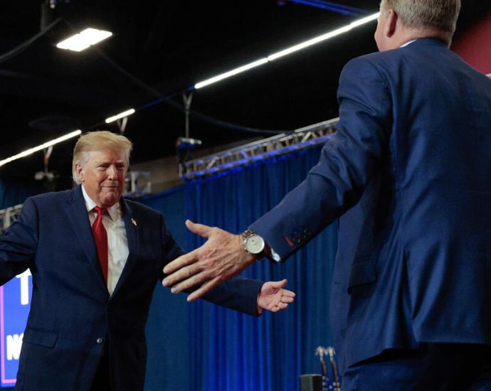 in-final-push,-the-traitor-rallies-in-red-states,-offering-a-rosy-and-off-script-message