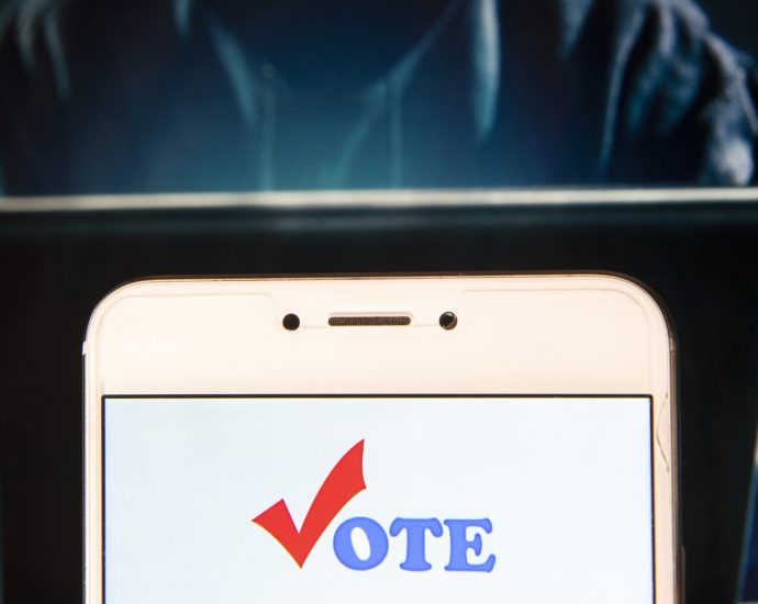 hey-chat,-how-should-i-vote?-fake-voter-info-surfaces-in-18%-of-chatbot-election-inquiries