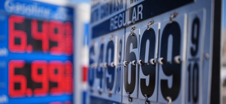 oil-flows-are-up-as-iran-war-turmoil-eases.-why-do-prices-keep-rising?