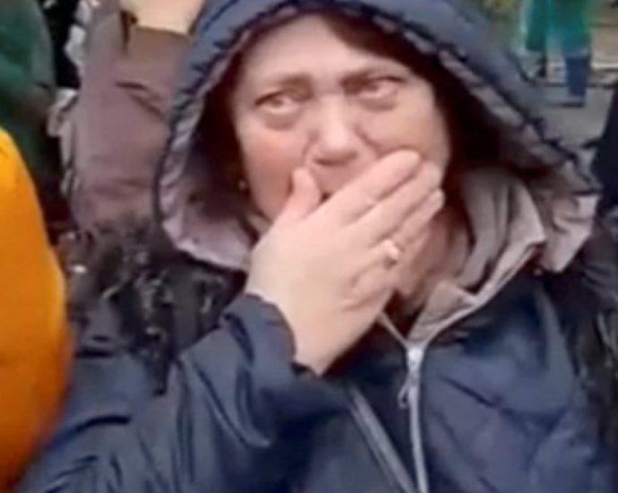 russian,-ukrainian-humanitarian-officials-enter-oleshky