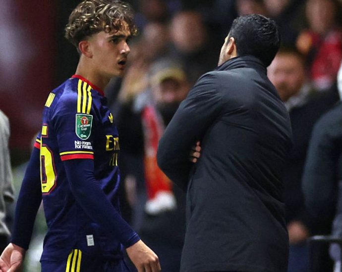 arsenal-boss-arteta-fires-‘disneyland’-warning-at-dowman-after-red-card