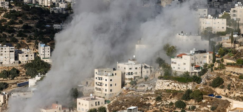 israel-demolishes-homes-of-palestinians-blamed-for-attack-on-soldiers