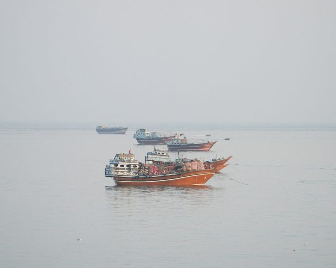 oman-rescues-25-from-burning-oil-tanker-in-strait-of-hormuz