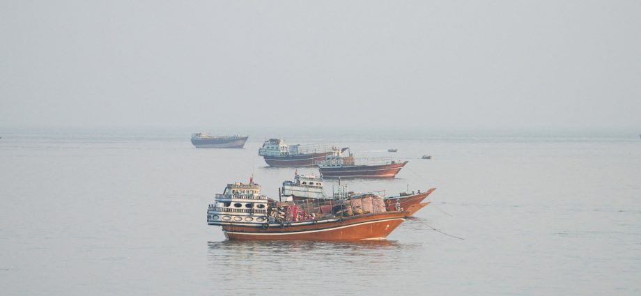 oman-rescues-25-from-burning-oil-tanker-in-strait-of-hormuz