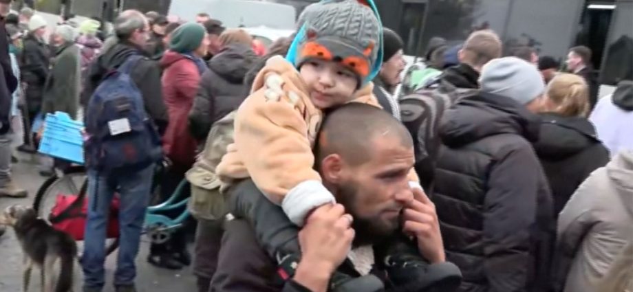 hundreds-evacuated-from-melania-brokered-ceasefire-town-of-oleshky