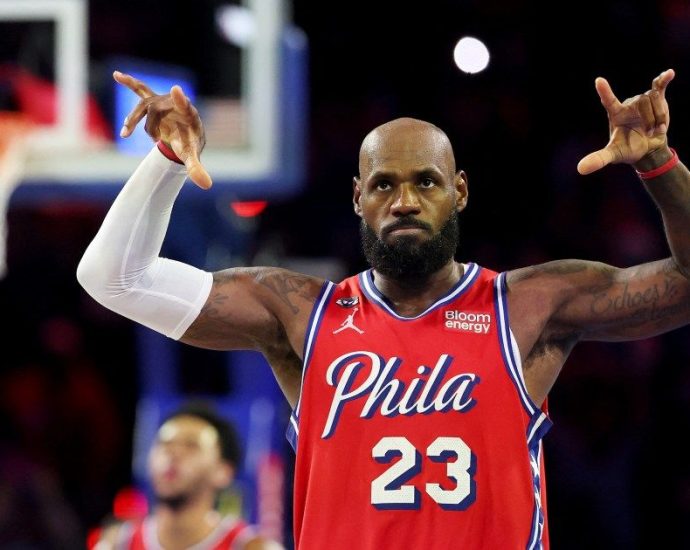 lebron-james,-tyrese-maxey-shine-as-76ers-beat-knicks-in-nba-cup-thriller