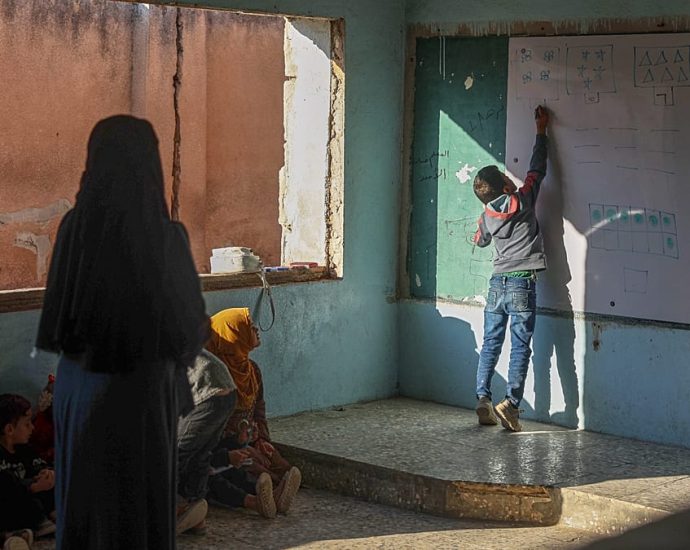 syrian-curriculum-changes-spark-debate-over-removal-of-images-and-historical-figures