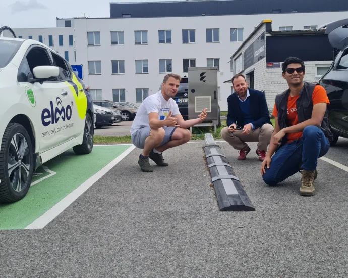 elonroad-tests-hands-free-charging-for-electric-heavy-vehicles-in-singapore