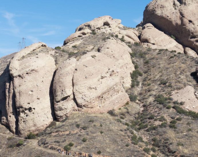 a-tribe-returns,-joyful,-to-51-acres-in-the-san-gabriel-foothills