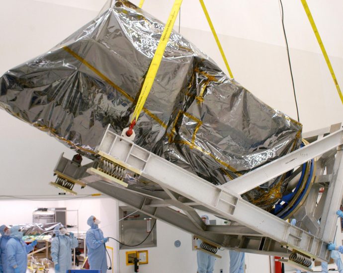 NASA telescope is on the verge of plunging back to Earth after failed rescue mission