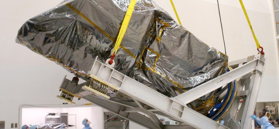 NASA telescope is on the verge of plunging back to Earth after failed rescue mission